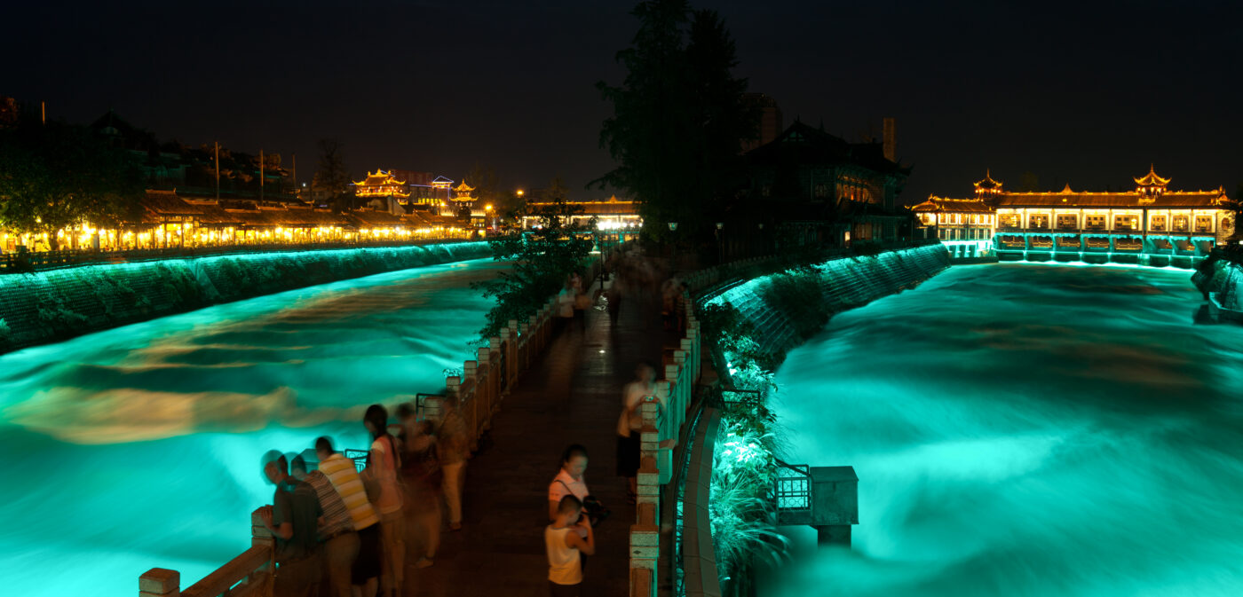 Inner River’s nightscape in Dujiangyan, China. Lighting design: Roger Narboni, CONCEPTO & Zhongtai Lighting Group. Photo copyright: CONCEPTO & Zhongtai.