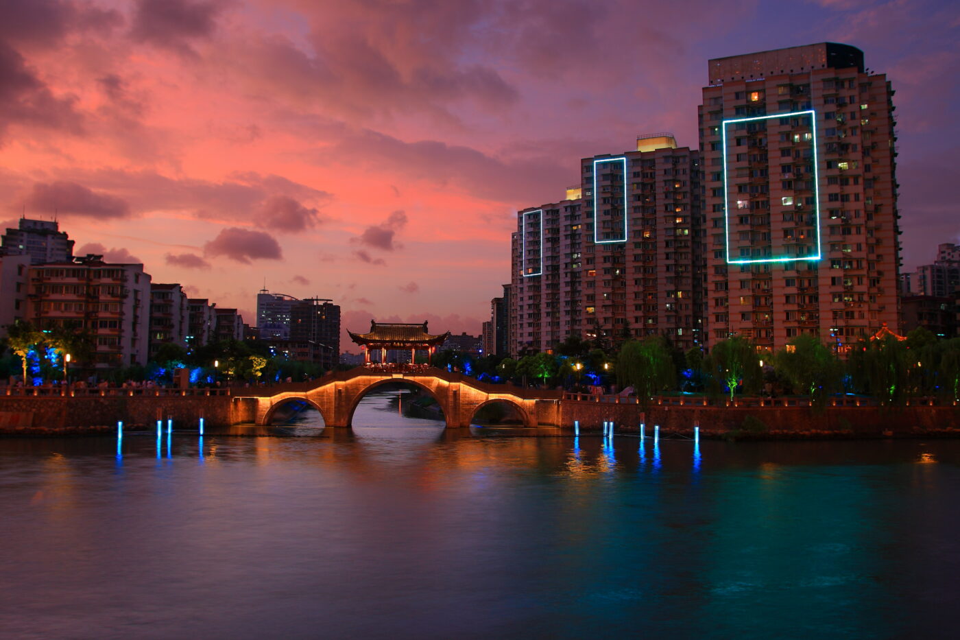 Grand Canal nightscape in Hangzhou, China. Lighting design : Roger Narboni, CONCEPTO & Zhongtai Lighting Group. Photo copyright : CONCEPTO & Zhongtai.